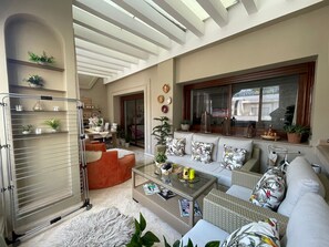 Apartment, 3 Bedrooms, Accessible, Smoking | Living room