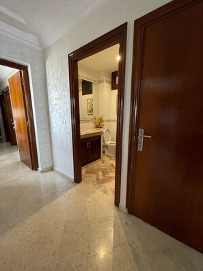 Apartment, 3 Bedrooms, Accessible, Smoking | Bathroom