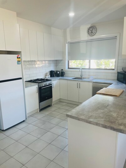 A family friendly beach getaway, 5 mins from the beach and brand new boat ramp!