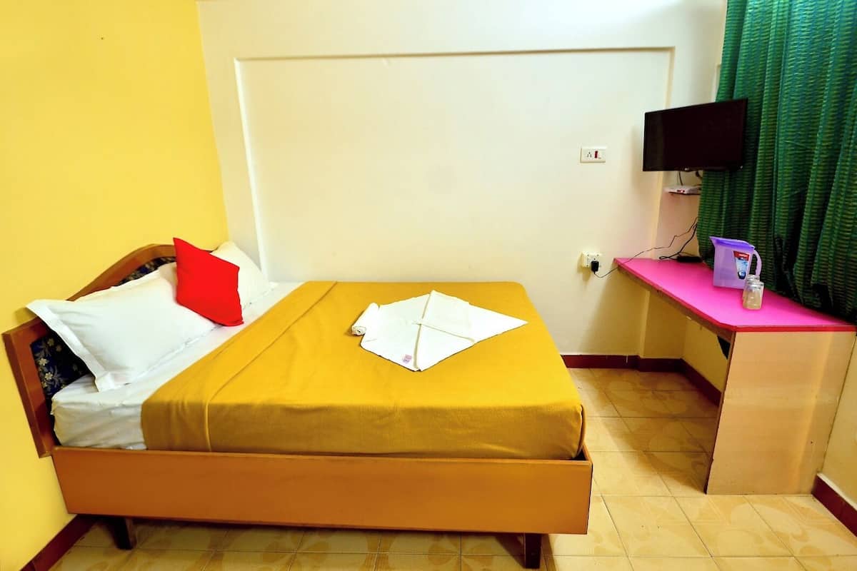 Standard Room | Television