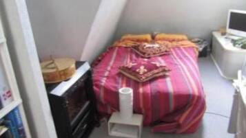 1 habitación, escritorio, wifi y ropa de cama