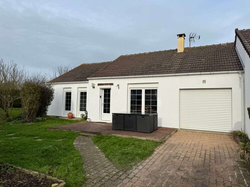 Le Rivage, House with garden near the sea