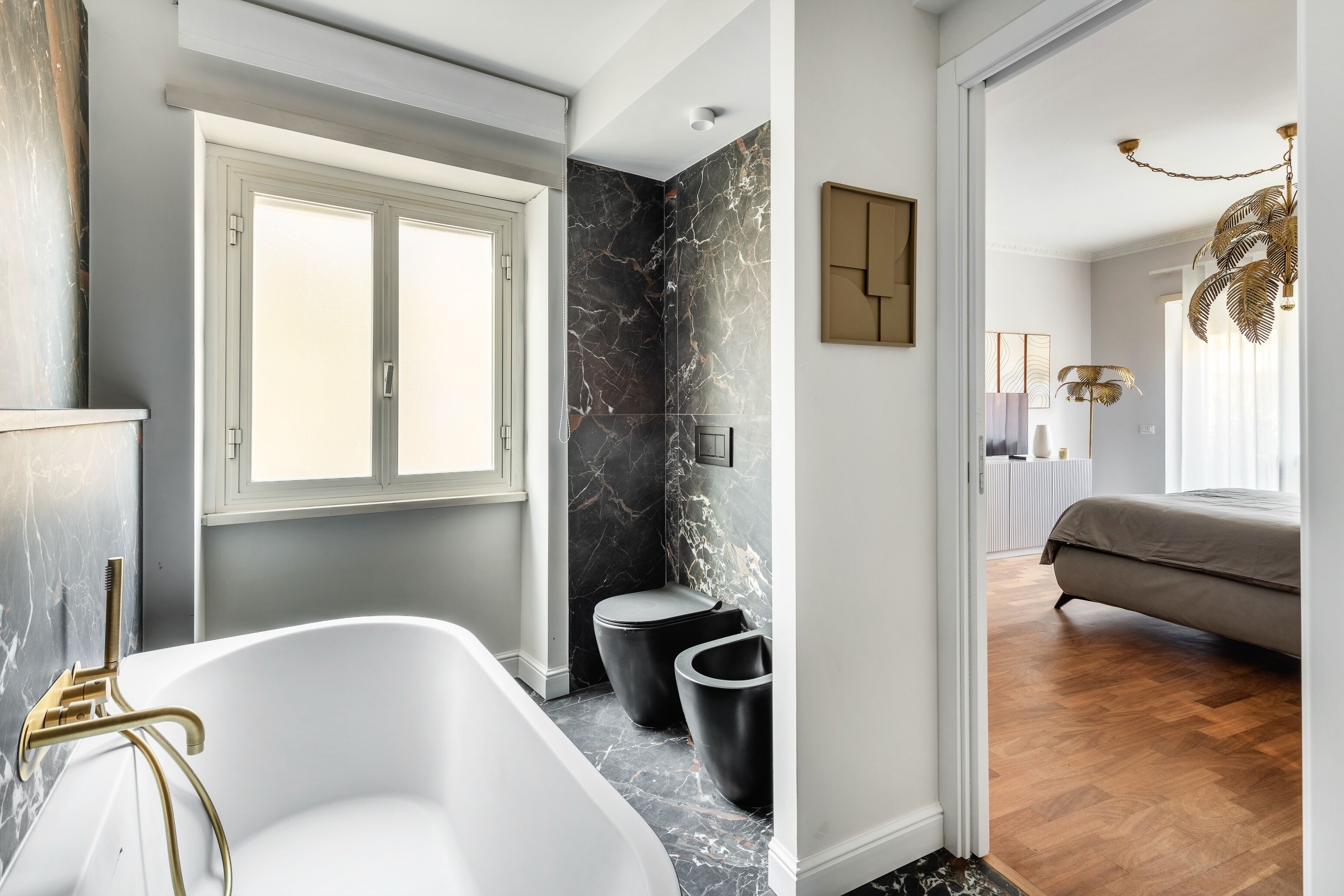 Haartrockner, Bidet, Handtücher, Seife