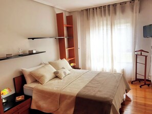3 bedrooms, iron/ironing board, travel cot, WiFi