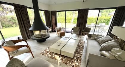 Villa Capucine Contemporary house in the forest, close to the town center