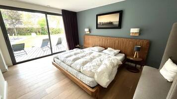 5 bedrooms, iron/ironing board, free WiFi