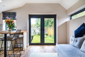 Smart TV - Cottage set in the heart of award-winning village (Woodchurch)