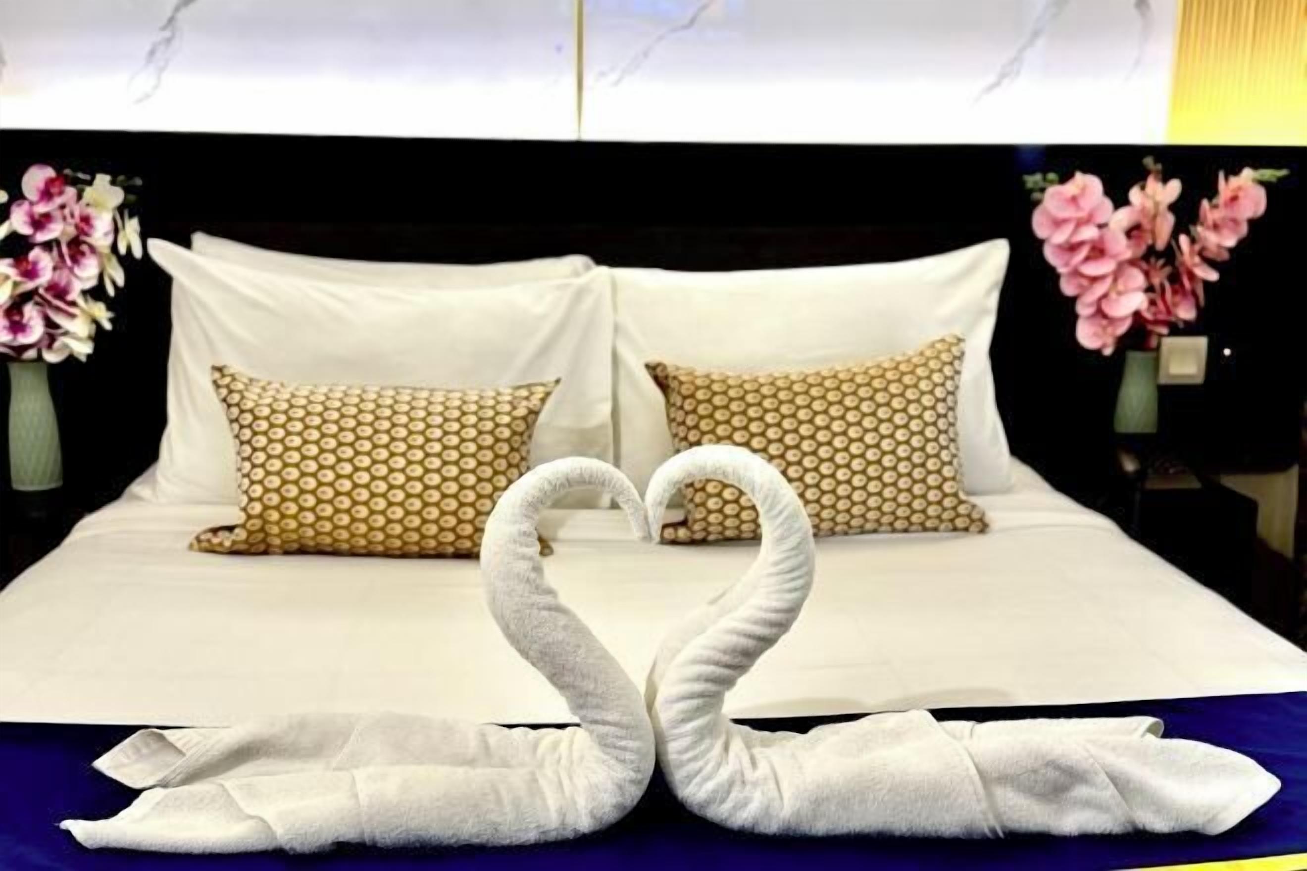 In-room safe, desk, laptop workspace, soundproofing