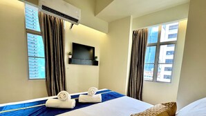Deluxe King Room with City View