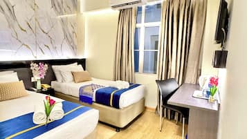 Deluxe Twin Room with Window | In-room safe, desk, laptop workspace, soundproofing