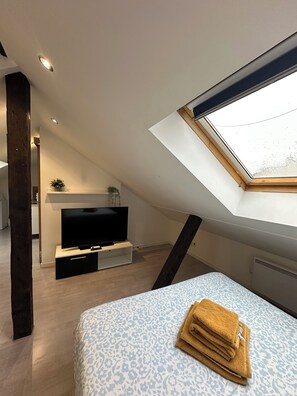 Iron/ironing board, WiFi