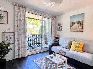 TV - Renovated studio 150m from the beach with bikes and pets allowed (Saint-Georges-de-Didonne)