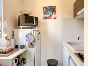 Coffee/tea maker, toaster - Renovated studio 150m from the beach with bikes and pets allowed (Saint-Georges-de-Didonne)