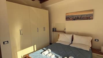 1 sovrum, skrivbord, strykjÀrn/strykbrÀda och gratis wi-fi