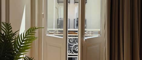 Walk-Up Two-Bedroom Apartment - 60m²