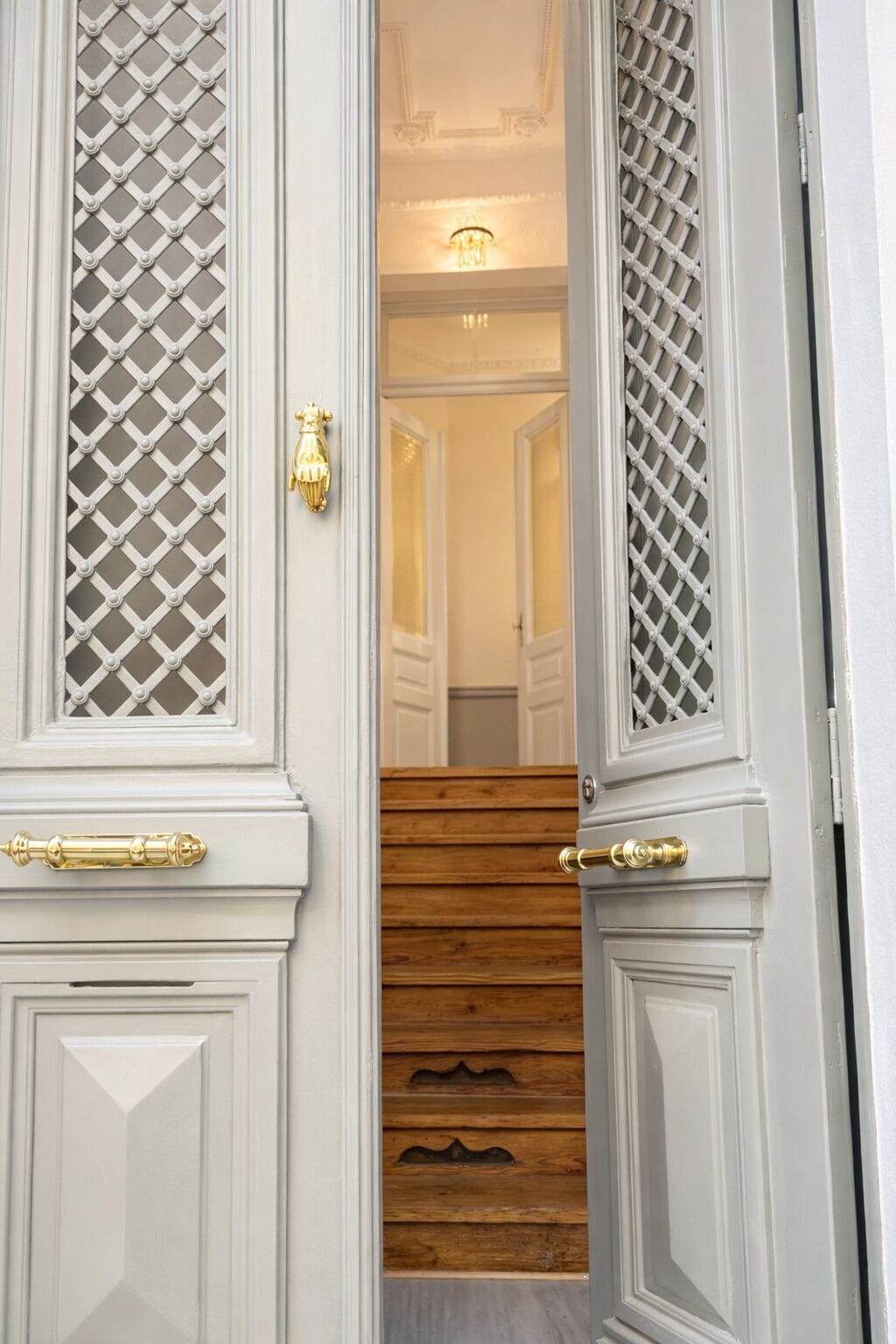 Apartment with Spacious Bathroom & Kitchen - 55m² | Property entrance