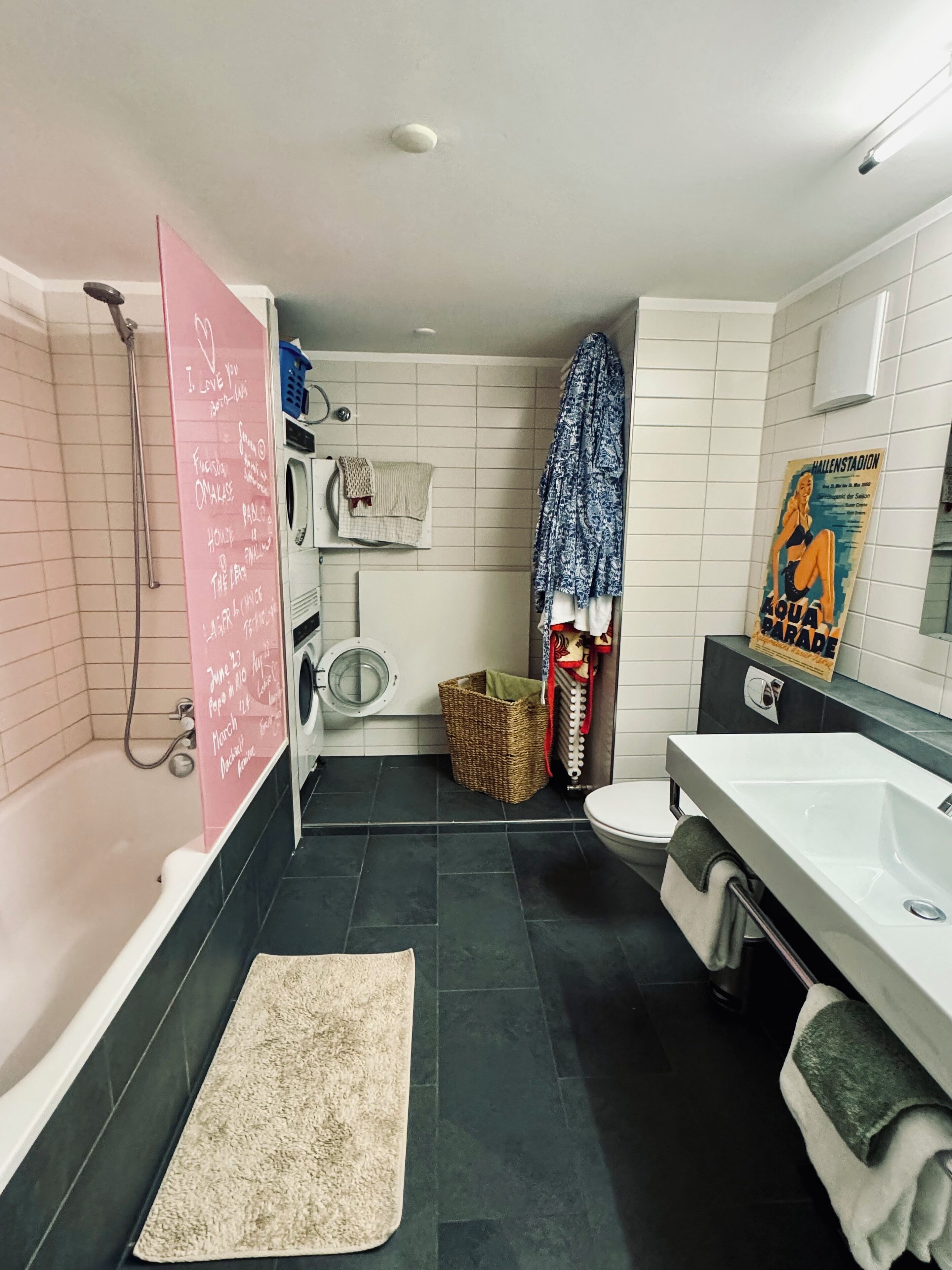 Haartrockner, Handtücher, Seife, Shampoo