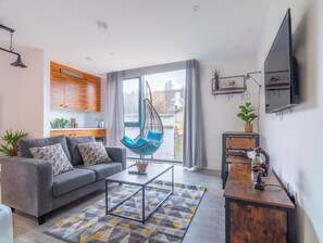 Living area - Sheffield City Apartment - Modern & Cozy (Sheffield)