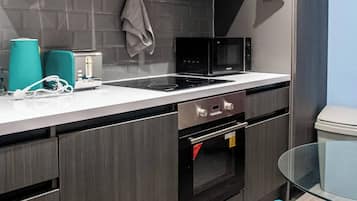 Căn hộ | Bếp riêng | Tủ lạnh, lò vi sóng, lò nướng, bếp nấu