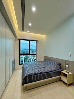 3 bedrooms, desk, iron/ironing board, travel cot