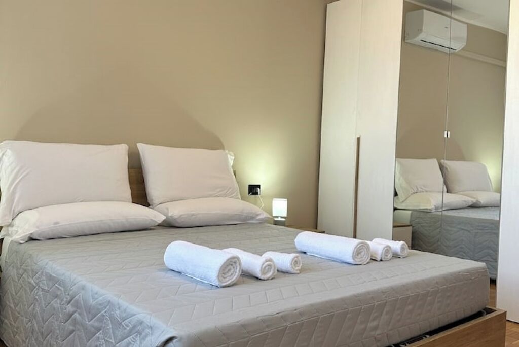 1 chambre, bureau, fer et planche à repasser, Wi-Fi gratuit