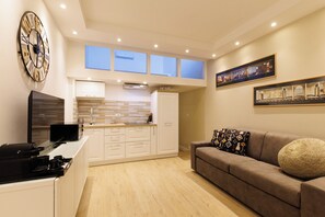 Smart TV, computer monitors - Vatican Apartment Suite Rome Center Aura D4  (Roma)