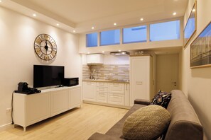 Smart TV, computer monitors