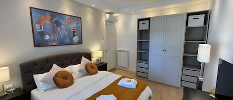 1 bedroom, desk, iron/ironing board, travel cot
