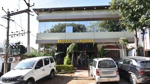 A building with a sign reading "HOTEL JAISAL".