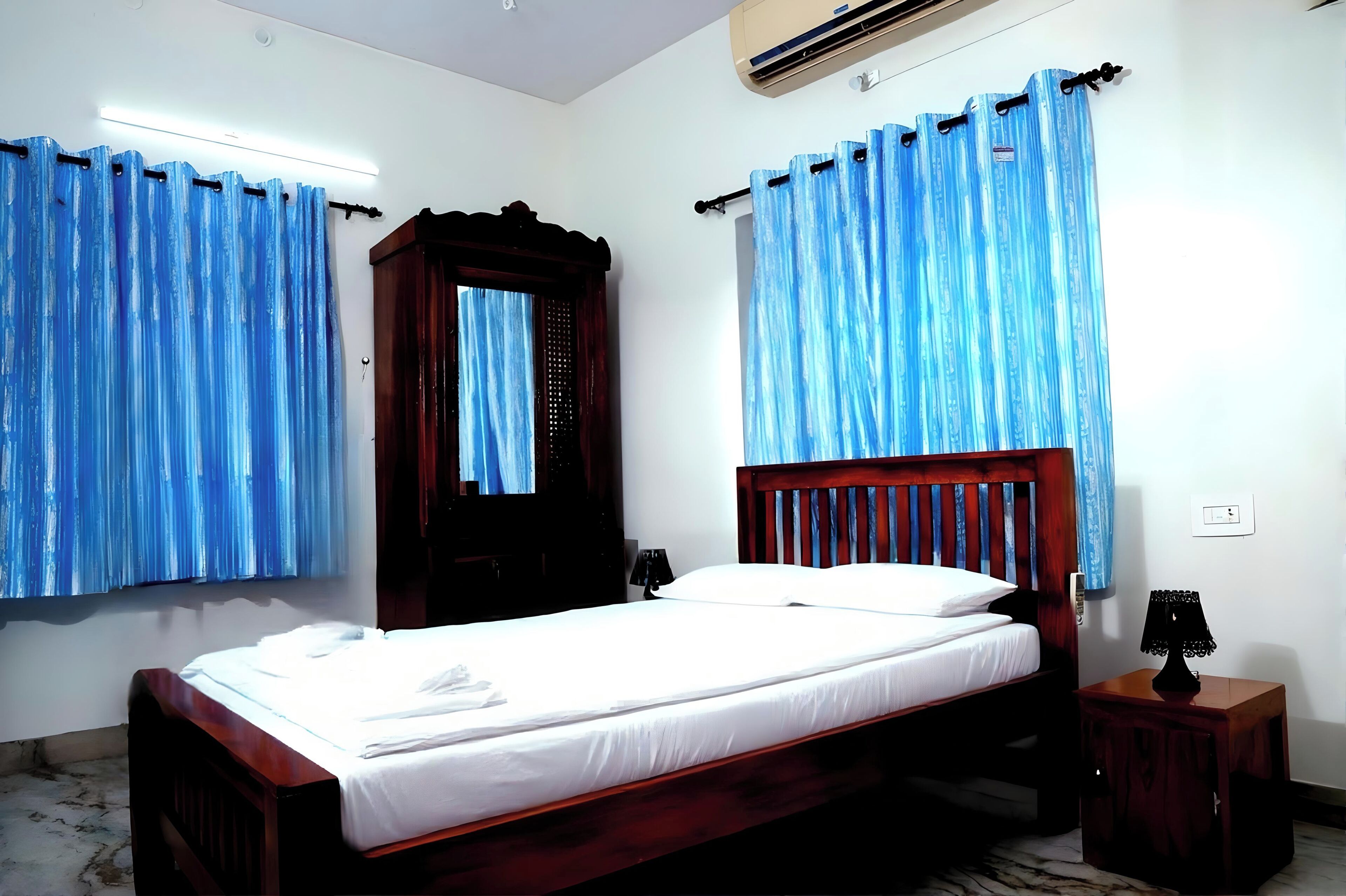 Family House, Balcony, Garden View | Iron/ironing board, free WiFi