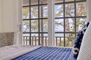 3 chambres, fer et planche à repasser, Wi-Fi, draps fournis