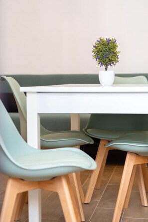 Dining - The House at the Corner Delightful apartment in the center (Altavilla Milicia)