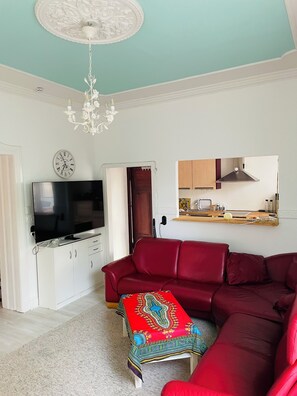 Smart TV, books - Troisdorf - City - 145 sqm - 6 persons (Troisdorf)