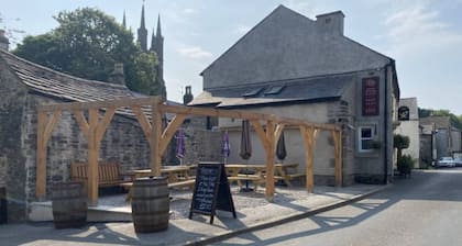 Luxurious Cosy Cottage in Stunning Peak District Village Tideswell
