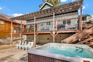 Terrace/patio - Village Relaxation at Camp Conklin Big Bear - Hot Tub (Big Bear Lake)