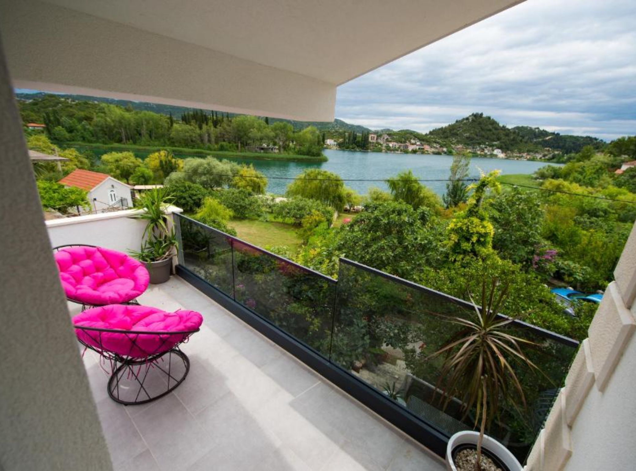Apartment (Two-Bedroom Apartment With Lake View) | Terrace/patio