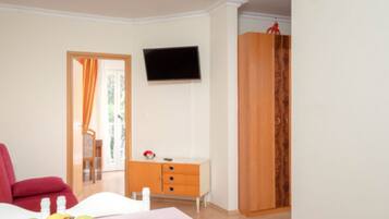 Apartment (Studio) | Wohnzimmer | 32-Zoll-Flachbildfernseher mit Kabelempfang