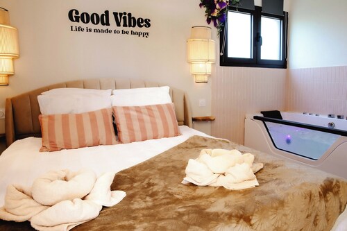 *Maison Castor* Balnéo, piscine et billard ! A 10 min de l'océan !