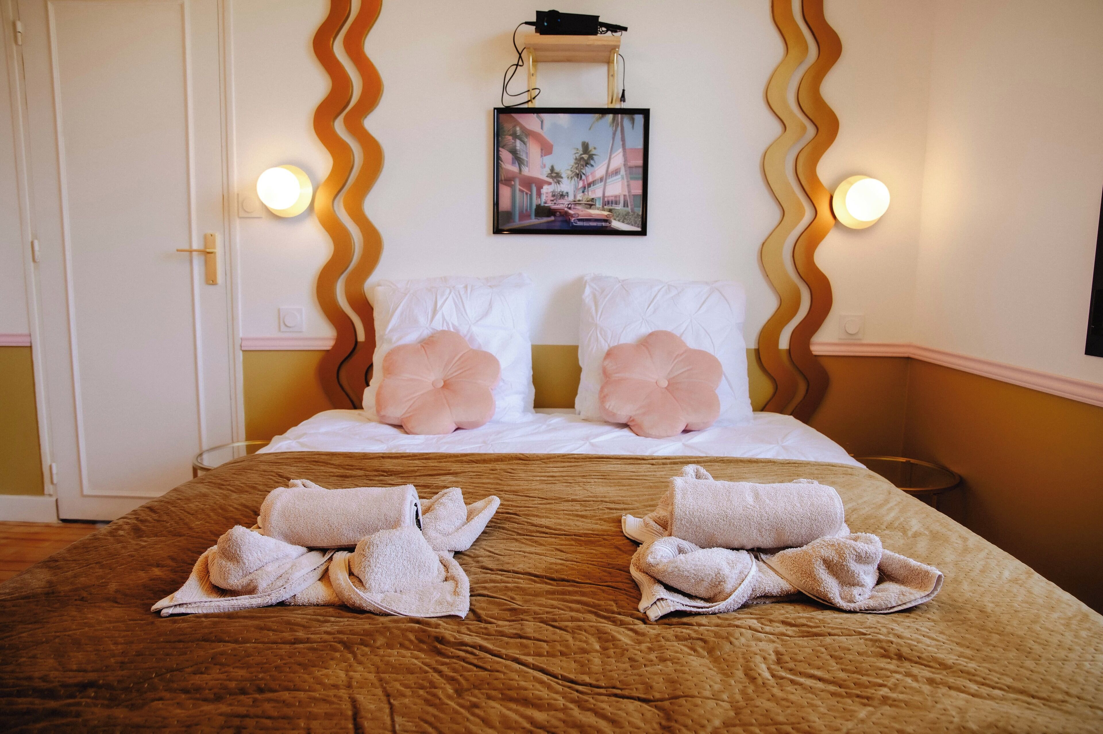 5 bedrooms, iron/ironing board, WiFi, bed sheets