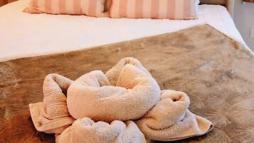 5 dormitorios, tabla de planchar con plancha, wifi y ropa de cama