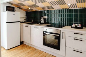 Micro-ondes, four, plaque de cuisson, lave-vaisselle
