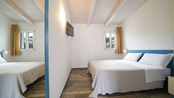 House, 2 Bedrooms, Patio, Sea View | Hypo-allergenic bedding, free WiFi, bed sheets