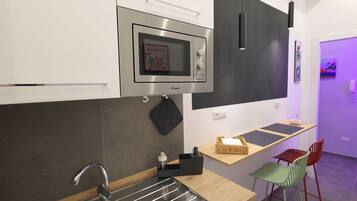 Mini-fridge, microwave, oven, stovetop