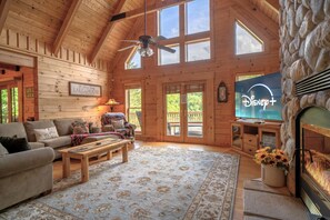 Smart TV, fireplace, foosball - My Happy Place - Lakefront cabin (New Tazewell)