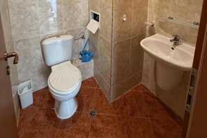 Shower, hair dryer, towels - Apartment - Sleeps 6, Pet Friendly & 6 Pools (Nessebar)