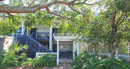 Sunsuite~Walk to Beach~Tennis~Olympic Pool<br><br>Please ask us about Golf Packages for Monthly Rentals!