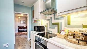 Apartment | Private kitchen | Fridge, microwave, oven, stovetop