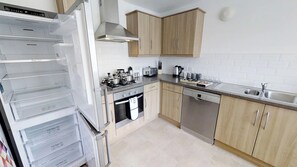 3 bedrooms - Stayzo Cole Green Lane - Free Parking (Welwyn Garden City)