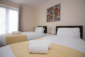 Apartment | 2 bedrooms - Stayzo Penthouse Accommodation 2- Premier Lodge (Southampton)
