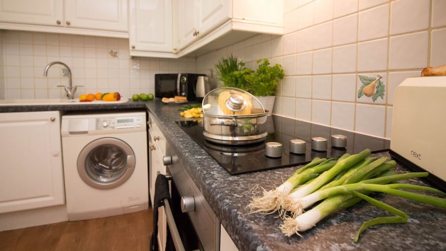 Stayzo Penthouse Accommodation 2- Premier Lodge